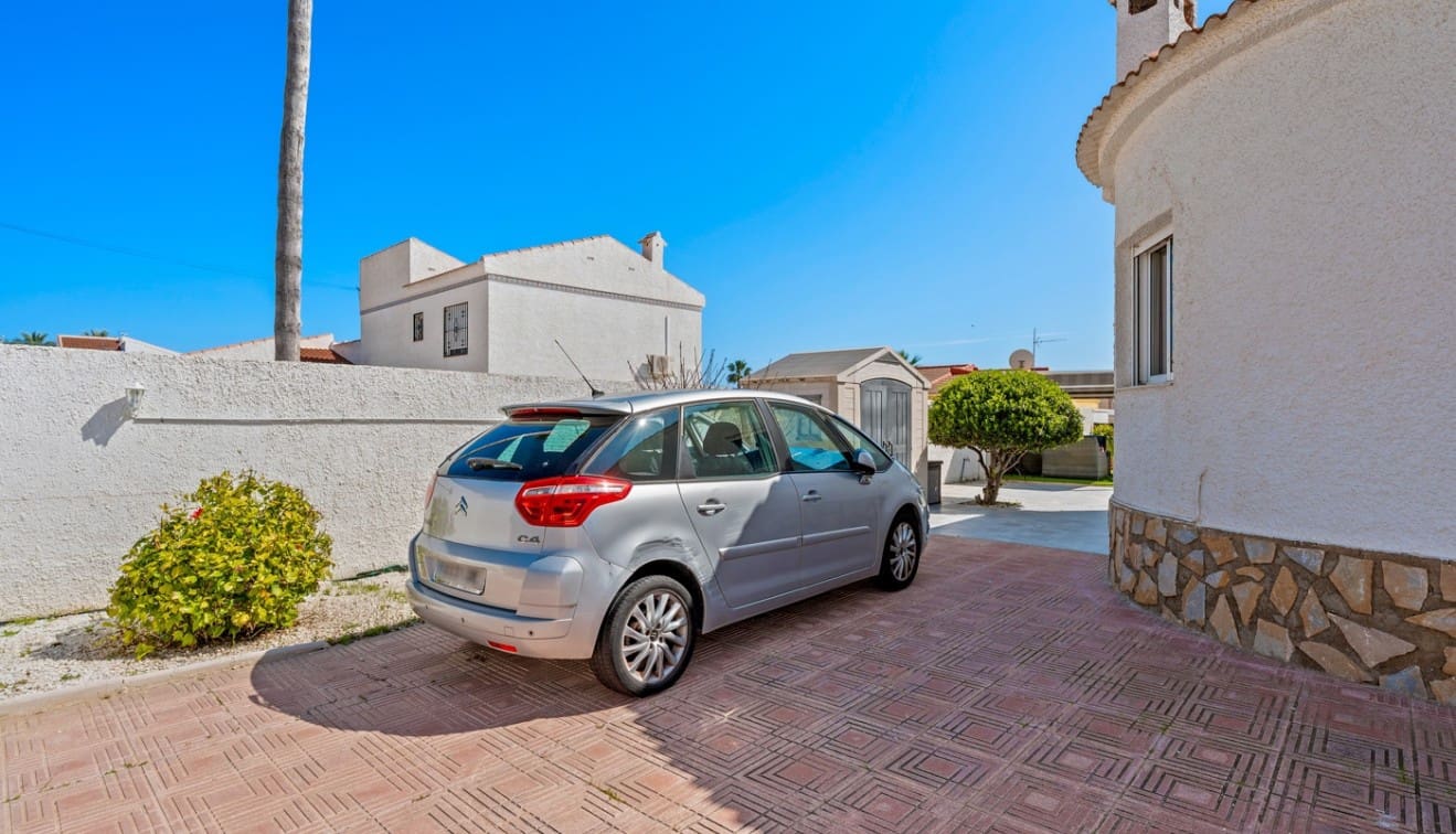 Chalet de 2 habitaciones en Ciudad Quesada en venta con piscina - 365.000 € (Ref: 9723868)