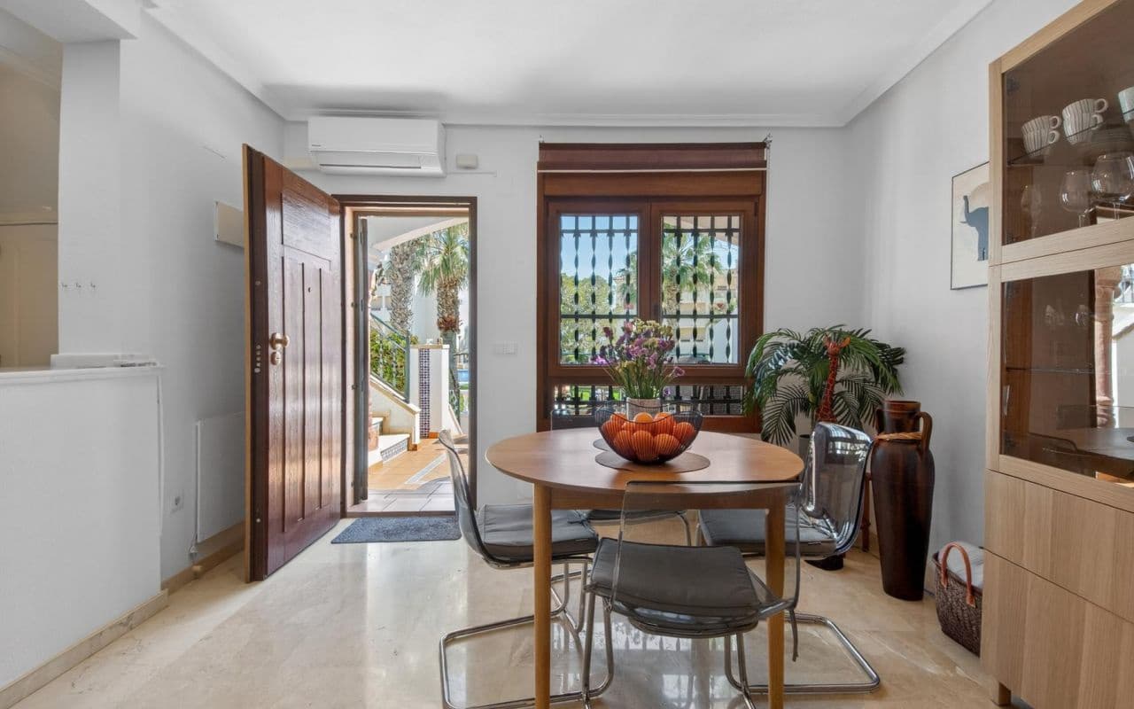 2 soverom Bungalow til salgs i Playa Flamenca med svømmebasseng - € 295 000 (Ref: 9725007)