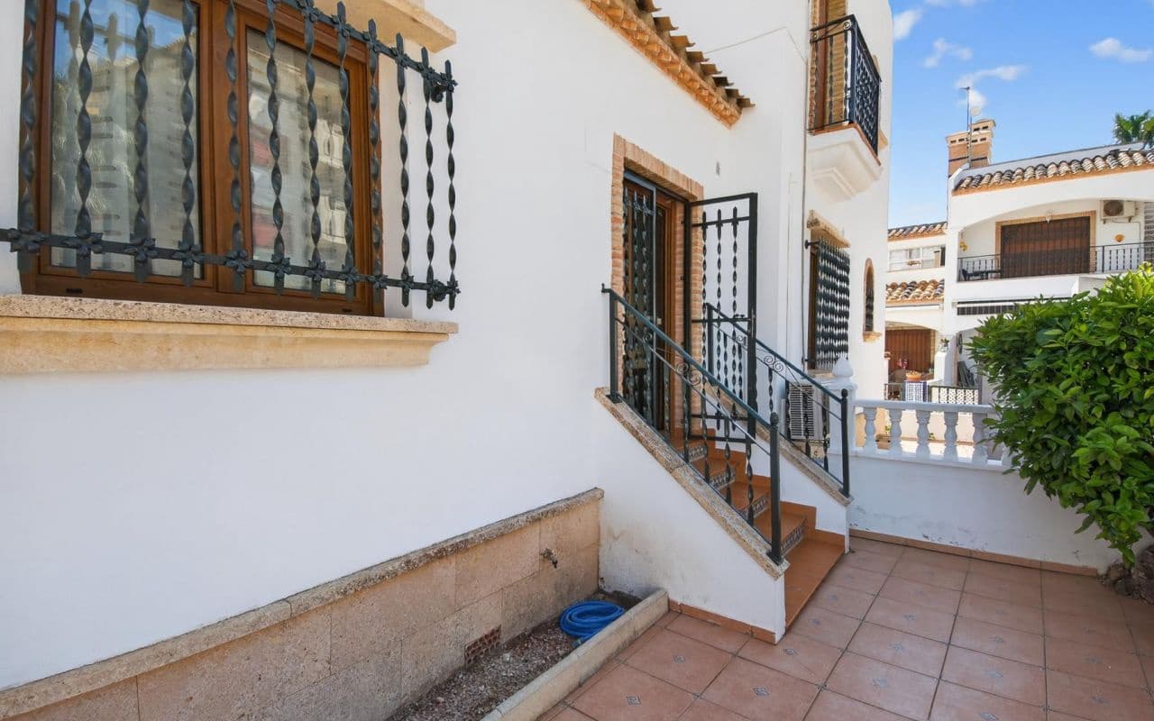 2 soverom Bungalow til salgs i Playa Flamenca med svømmebasseng - € 295 000 (Ref: 9725007)