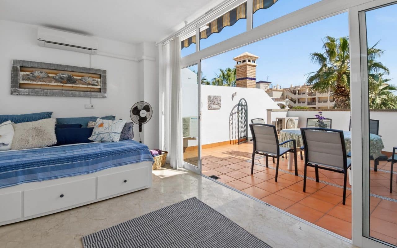 2 soverom Bungalow til salgs i Playa Flamenca med svømmebasseng - € 295 000 (Ref: 9725007)