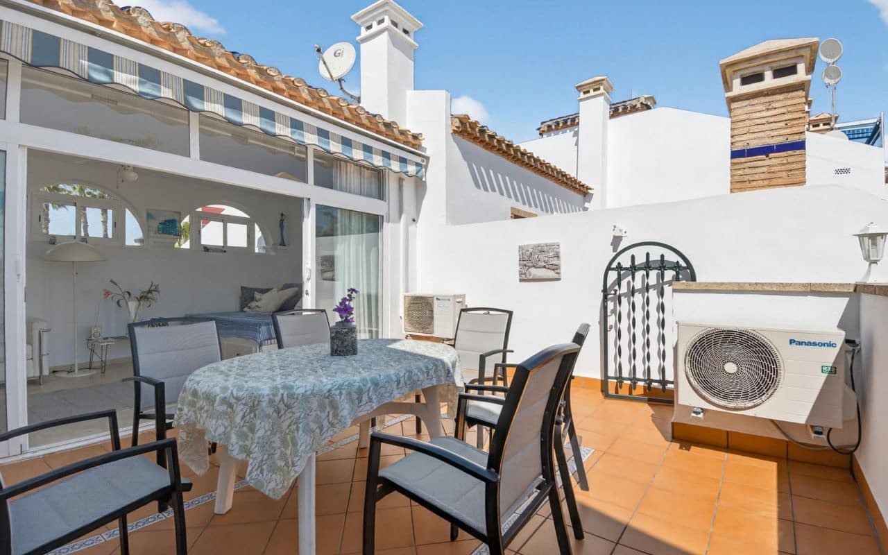 2 soverom Bungalow til salgs i Playa Flamenca med svømmebasseng - € 295 000 (Ref: 9725007)