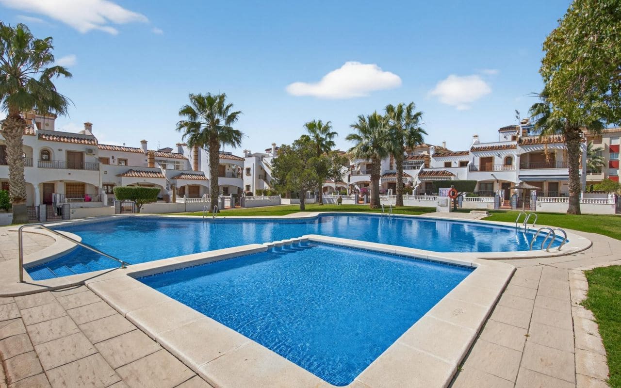 2 soverom Bungalow til salgs i Playa Flamenca med svømmebasseng - € 295 000 (Ref: 9725007)