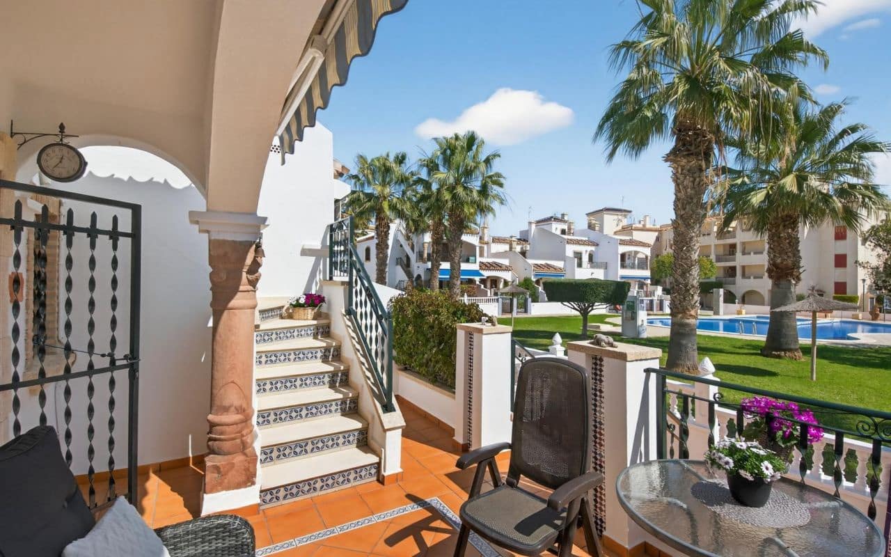 2 soverom Bungalow til salgs i Playa Flamenca med svømmebasseng - € 295 000 (Ref: 9725007)