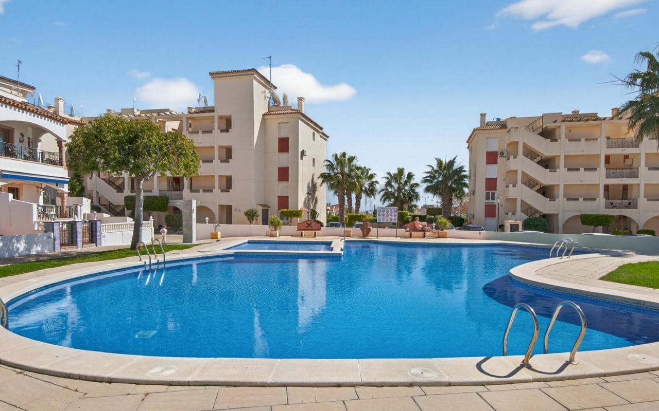 2 soverom Bungalow til salgs i Playa Flamenca med svømmebasseng - € 295 000 (Ref: 9725007)