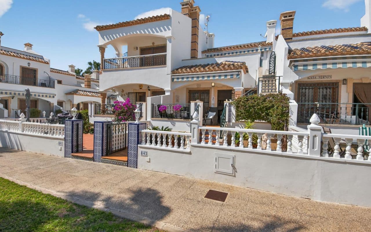2 soverom Bungalow til salgs i Playa Flamenca med svømmebasseng - € 295 000 (Ref: 9725007)
