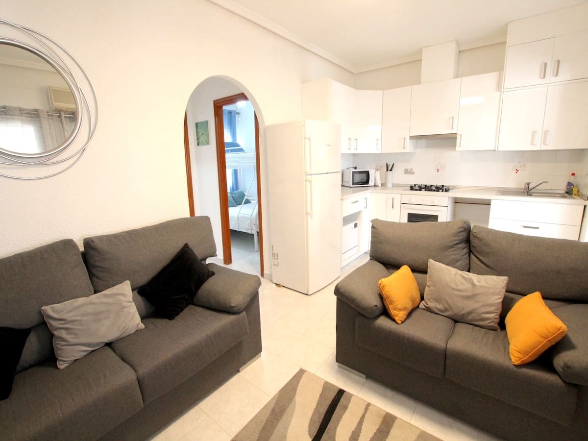 2 bedroom Bungalow for sale in Ciudad Quesada with pool - € 160,000 (Ref: 9740205)