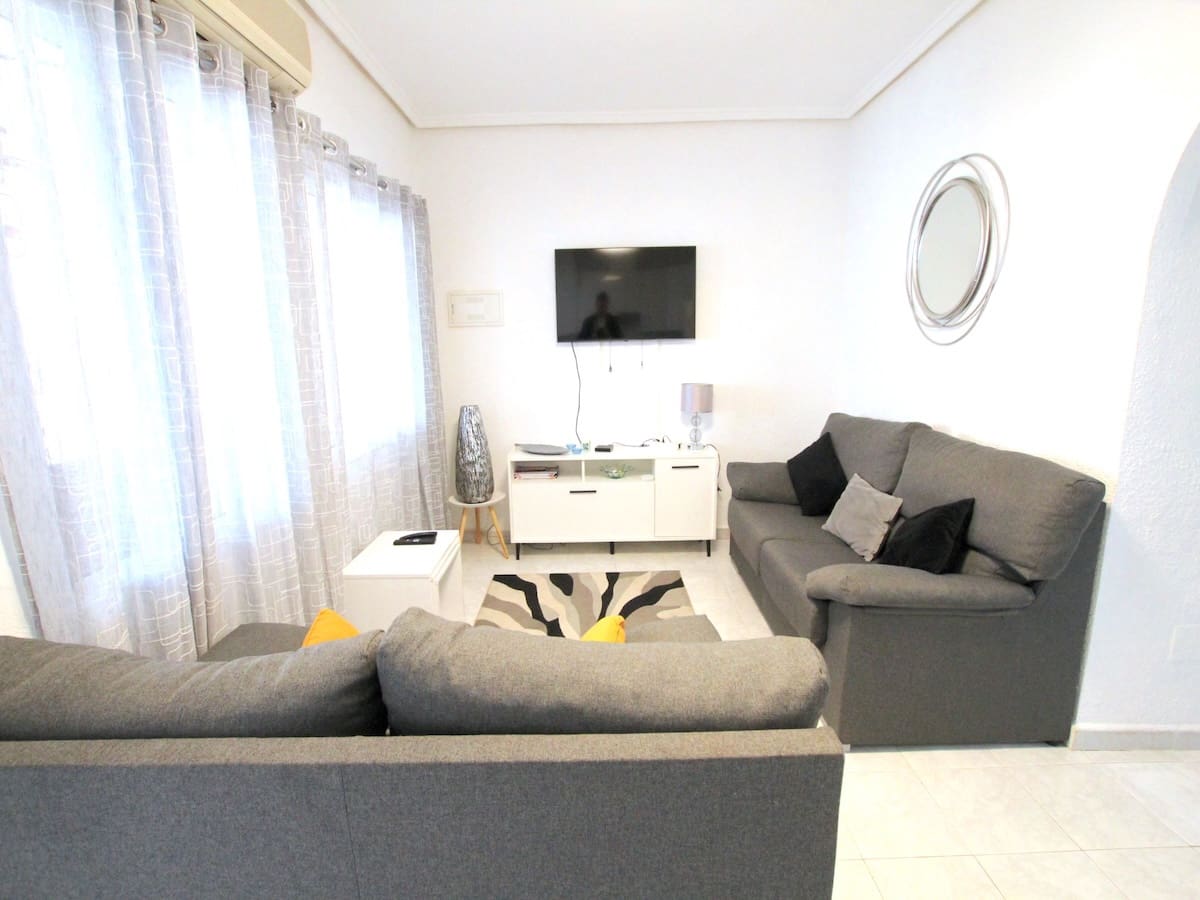 2 bedroom Bungalow for sale in Ciudad Quesada with pool - € 160,000 (Ref: 9740205)