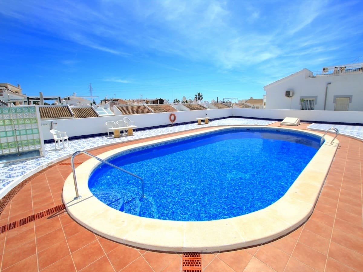 2 bedroom Bungalow for sale in Ciudad Quesada with pool - € 160,000 (Ref: 9740205)