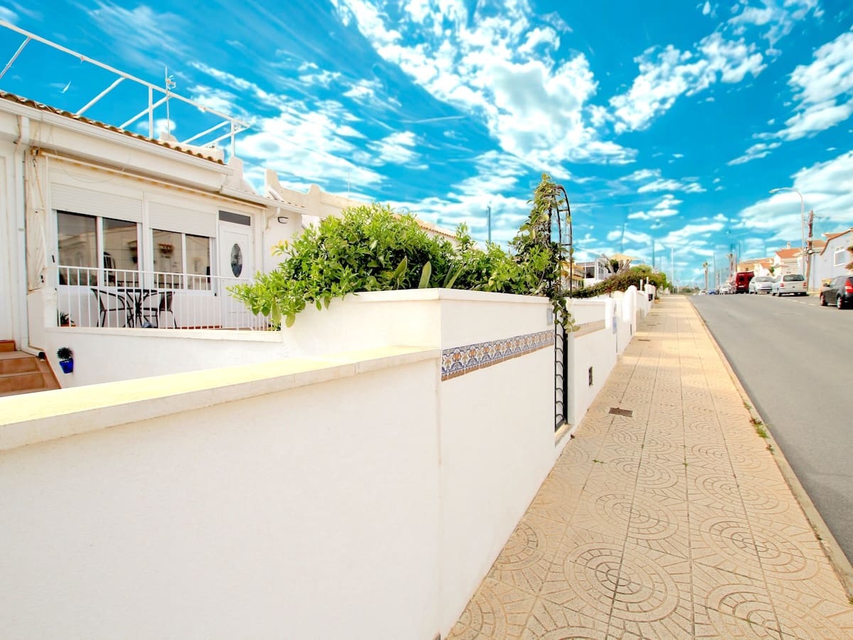 2 bedroom Bungalow for sale in Ciudad Quesada with pool - € 160,000 (Ref: 9740205)