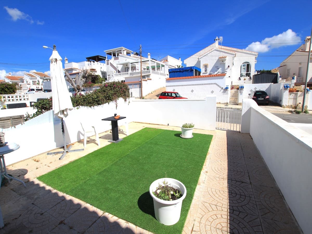 2 bedroom Bungalow for sale in Ciudad Quesada with pool - € 160,000 (Ref: 9740206)