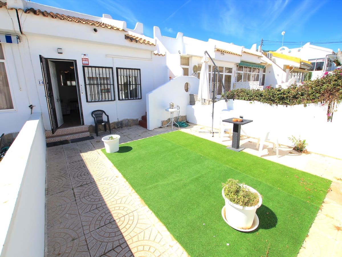 2 bedroom Bungalow for sale in Ciudad Quesada with pool - € 160,000 (Ref: 9740206)