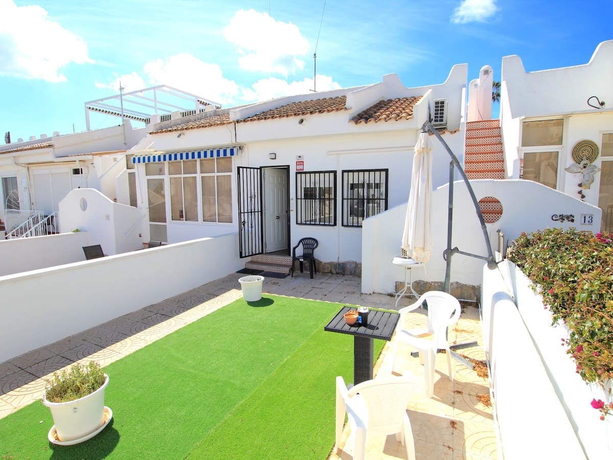 2 bedroom Bungalow for sale in Ciudad Quesada with pool - € 160,000 (Ref: 9740206)