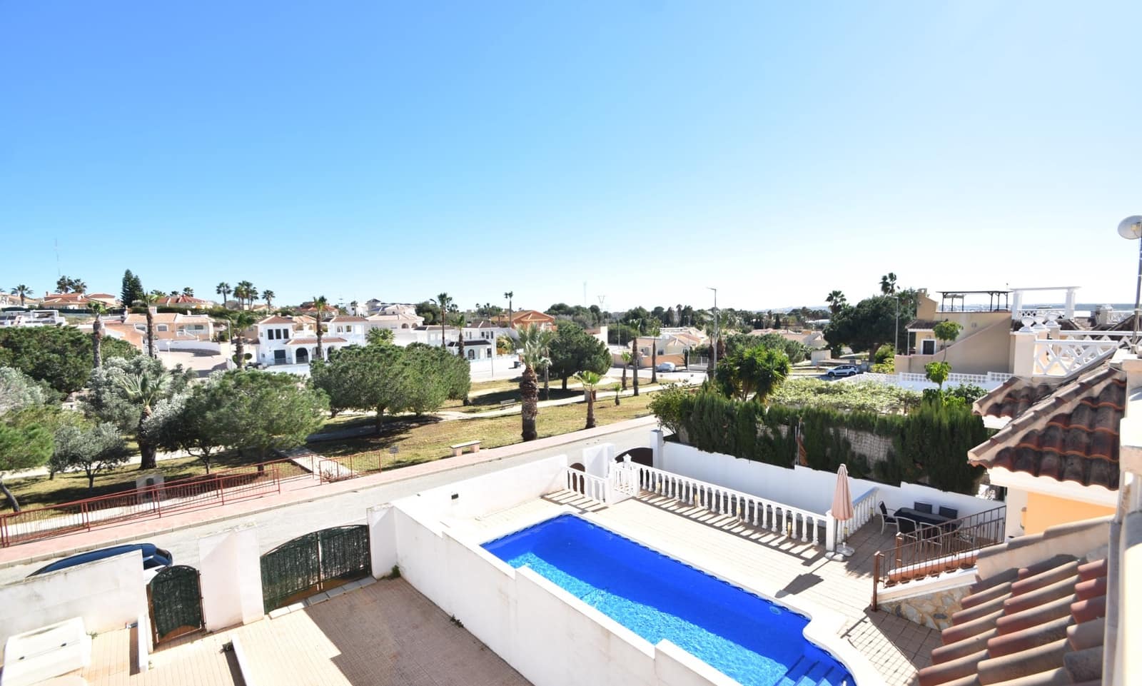 3 soveværelse Villa til salg i Ciudad Quesada med swimmingpool - € 370.000 (Ref: 9752517)