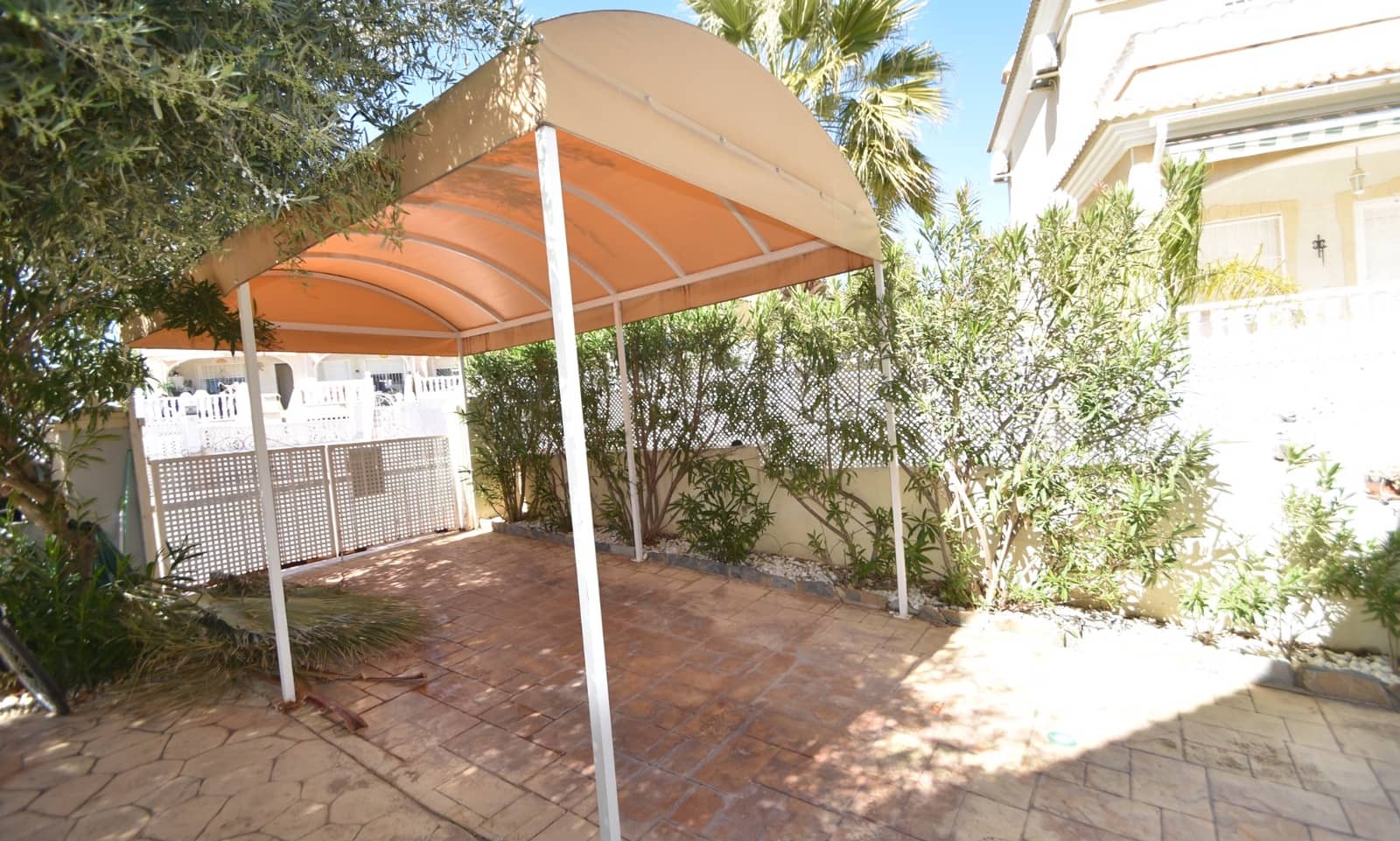 2 soverom Kjedet enebolig til salgs i Ciudad Quesada med svømmebasseng - € 250 000 (Ref: 9753614)