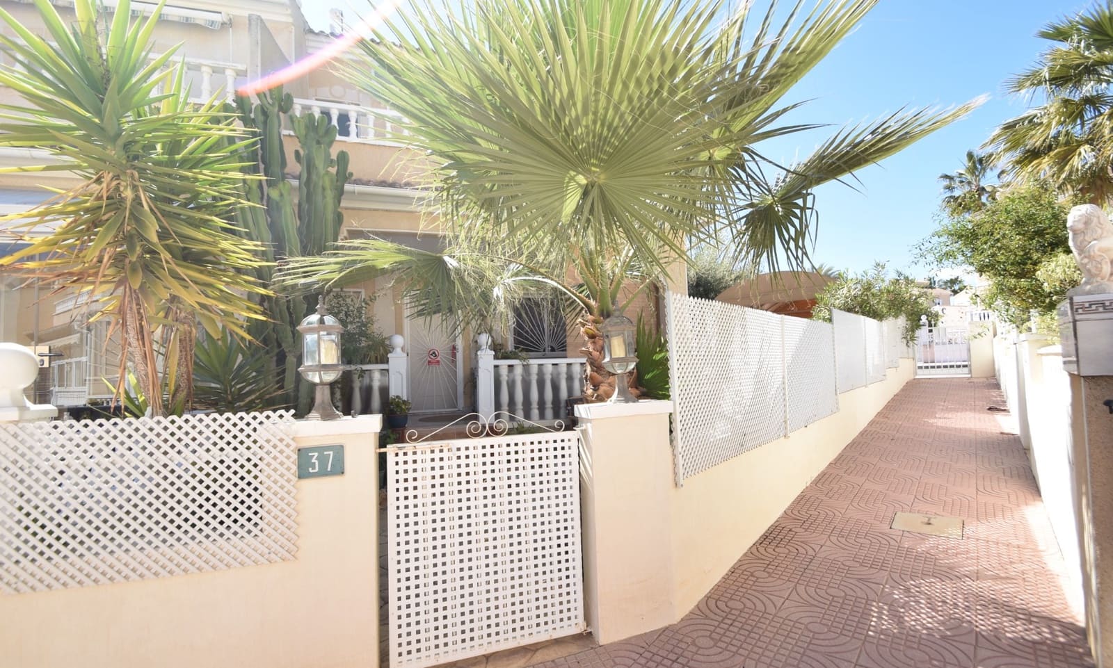 2 soverom Kjedet enebolig til salgs i Ciudad Quesada med svømmebasseng - € 250 000 (Ref: 9753614)