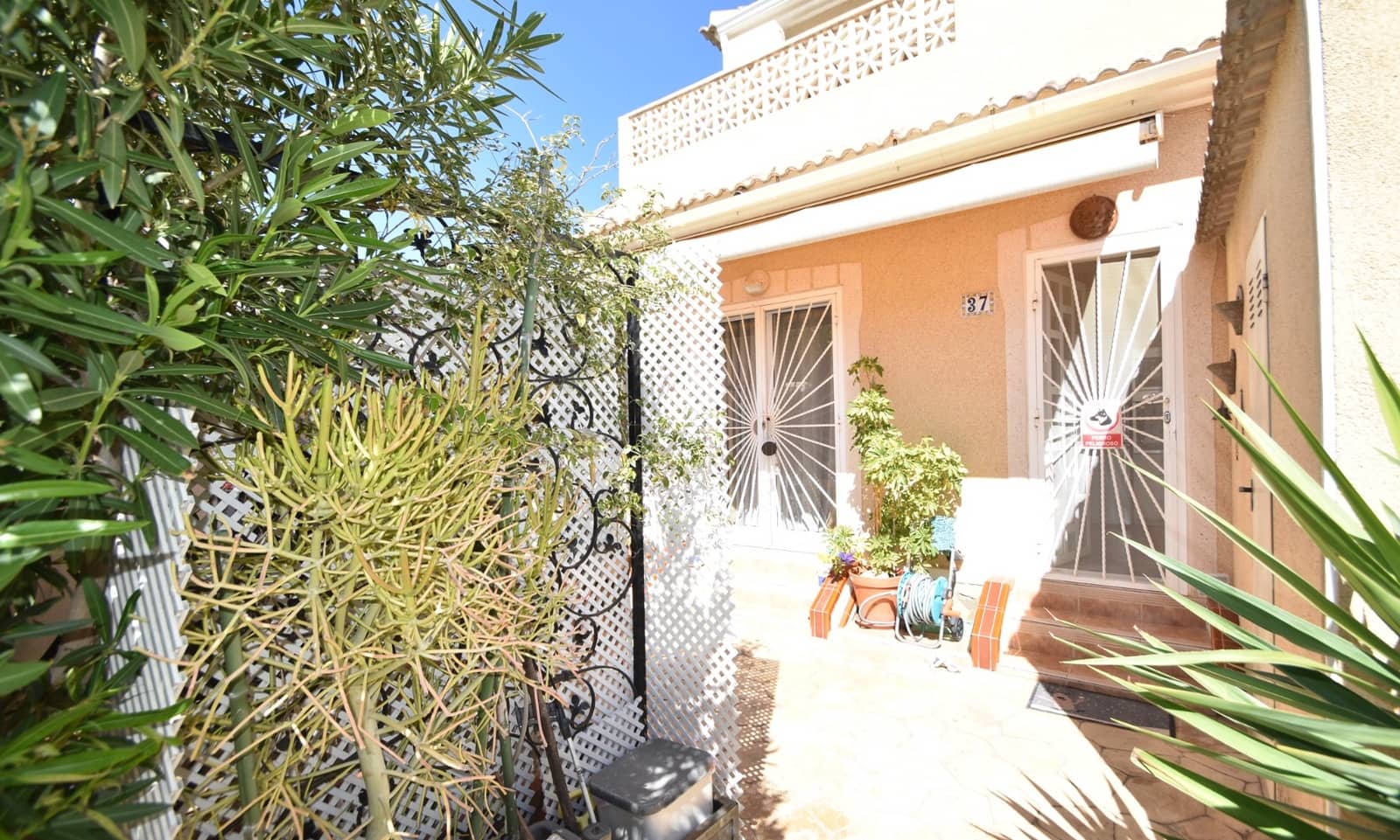 2 soverom Kjedet enebolig til salgs i Ciudad Quesada med svømmebasseng - € 250 000 (Ref: 9753614)