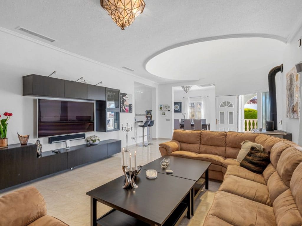 4 bedroom Villa for sale in Ciudad Quesada with pool - € 695,000 (Ref: 9758082)