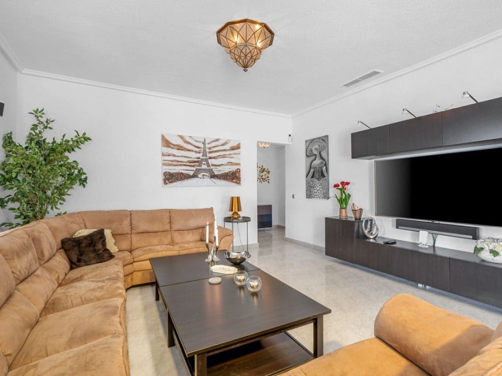 4 bedroom Villa for sale in Ciudad Quesada with pool - € 695,000 (Ref: 9758082)