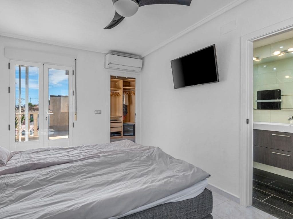 4 bedroom Villa for sale in Ciudad Quesada with pool - € 695,000 (Ref: 9758082)