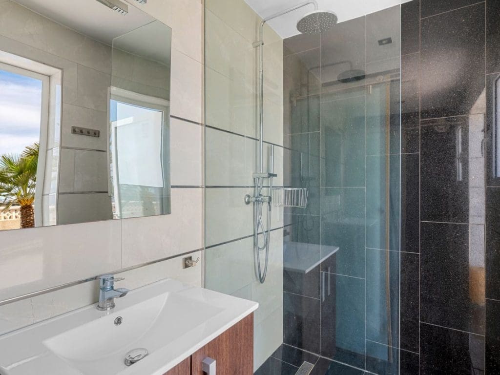 4 bedroom Villa for sale in Ciudad Quesada with pool - € 695,000 (Ref: 9758082)