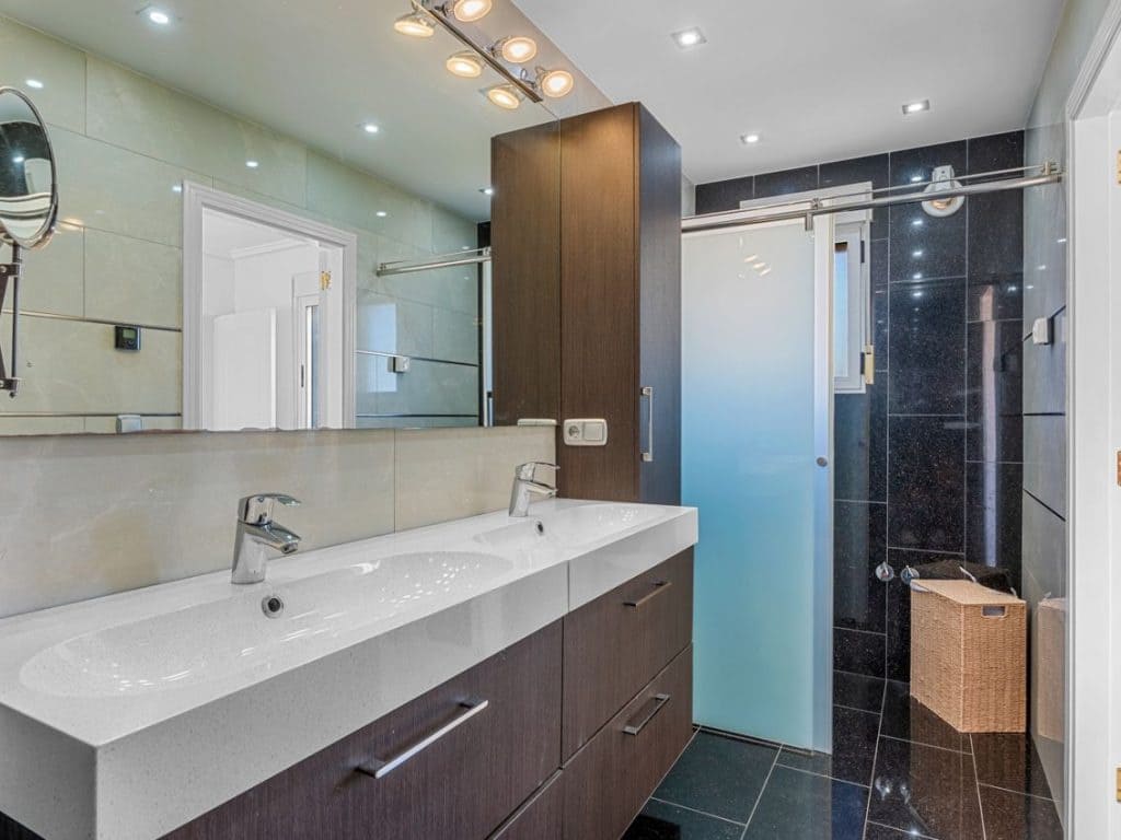 4 bedroom Villa for sale in Ciudad Quesada with pool - € 695,000 (Ref: 9758082)