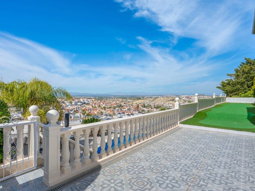 4 bedroom Villa for sale in Ciudad Quesada with pool - € 695,000 (Ref: 9758082)