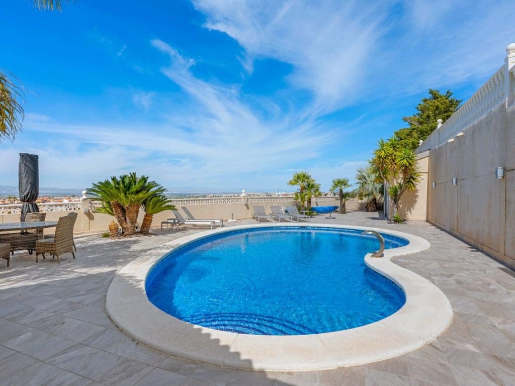 4 bedroom Villa for sale in Ciudad Quesada with pool - € 695,000 (Ref: 9758082)