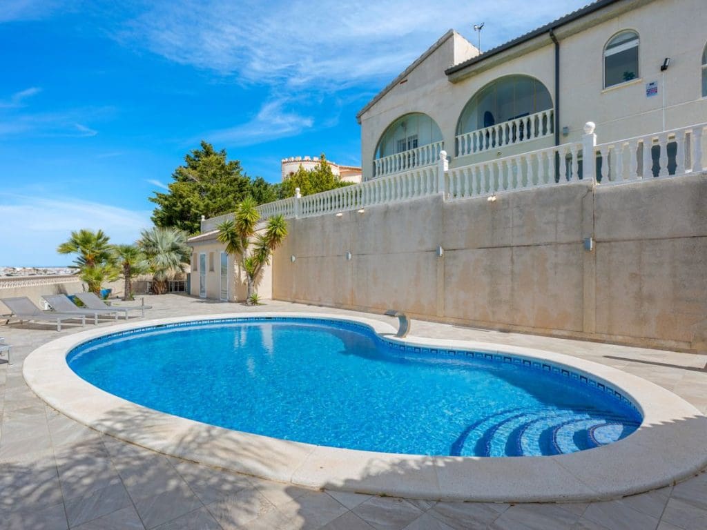 4 bedroom Villa for sale in Ciudad Quesada with pool - € 695,000 (Ref: 9758082)