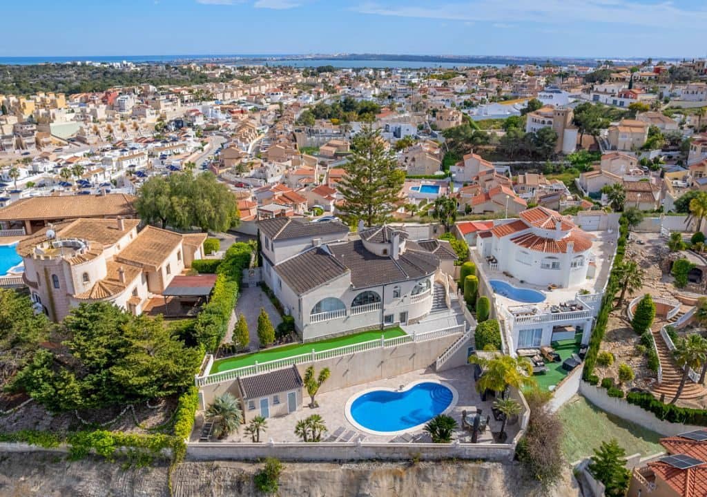 4 bedroom Villa for sale in Ciudad Quesada with pool - € 695,000 (Ref: 9758082)