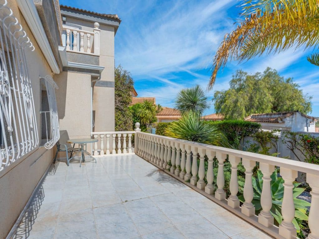 4 bedroom Villa for sale in Ciudad Quesada with pool - € 695,000 (Ref: 9758082)