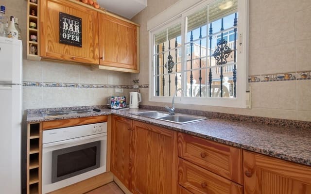 2 soveværelse Rækkehus til salg i Torrevieja med swimmingpool - € 183.000 (Ref: 9760101)