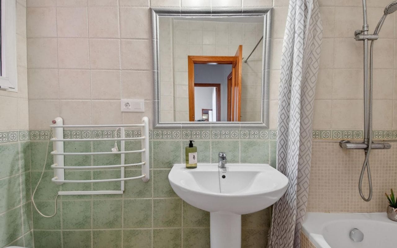 2 soverom Rekkehus til salgs i Torrevieja med svømmebasseng - € 183 000 (Ref: 9760101)