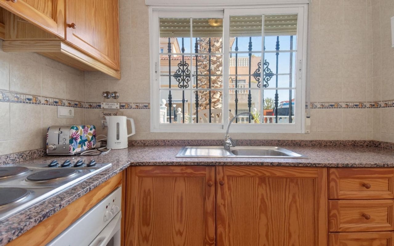 2 soverom Rekkehus til salgs i Torrevieja med svømmebasseng - € 183 000 (Ref: 9760101)