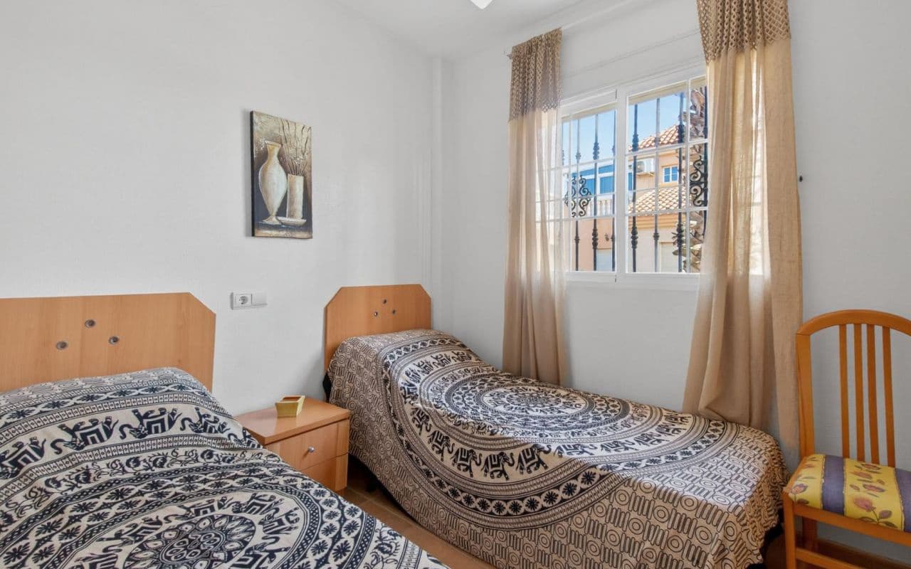 2 soverom Rekkehus til salgs i Torrevieja med svømmebasseng - € 183 000 (Ref: 9760101)