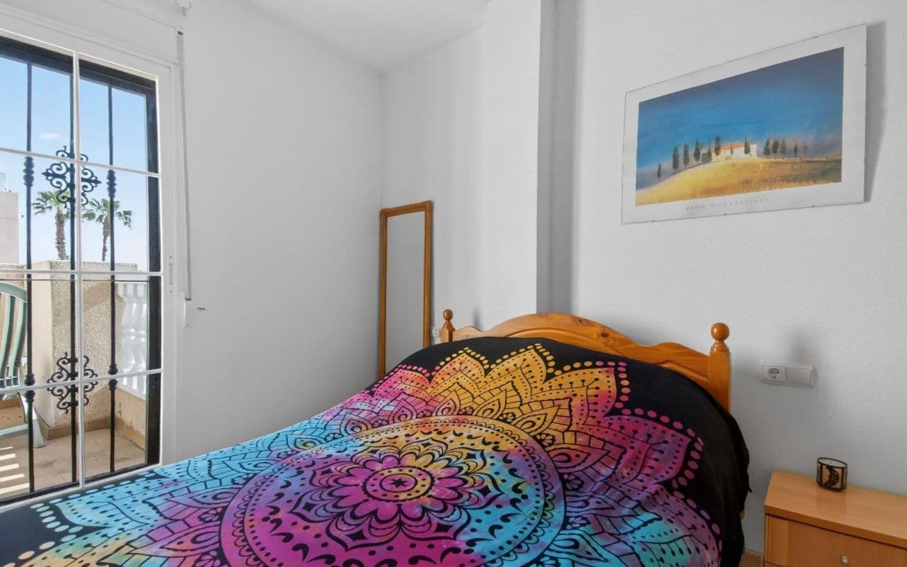 2 soverom Rekkehus til salgs i Torrevieja med svømmebasseng - € 183 000 (Ref: 9760101)