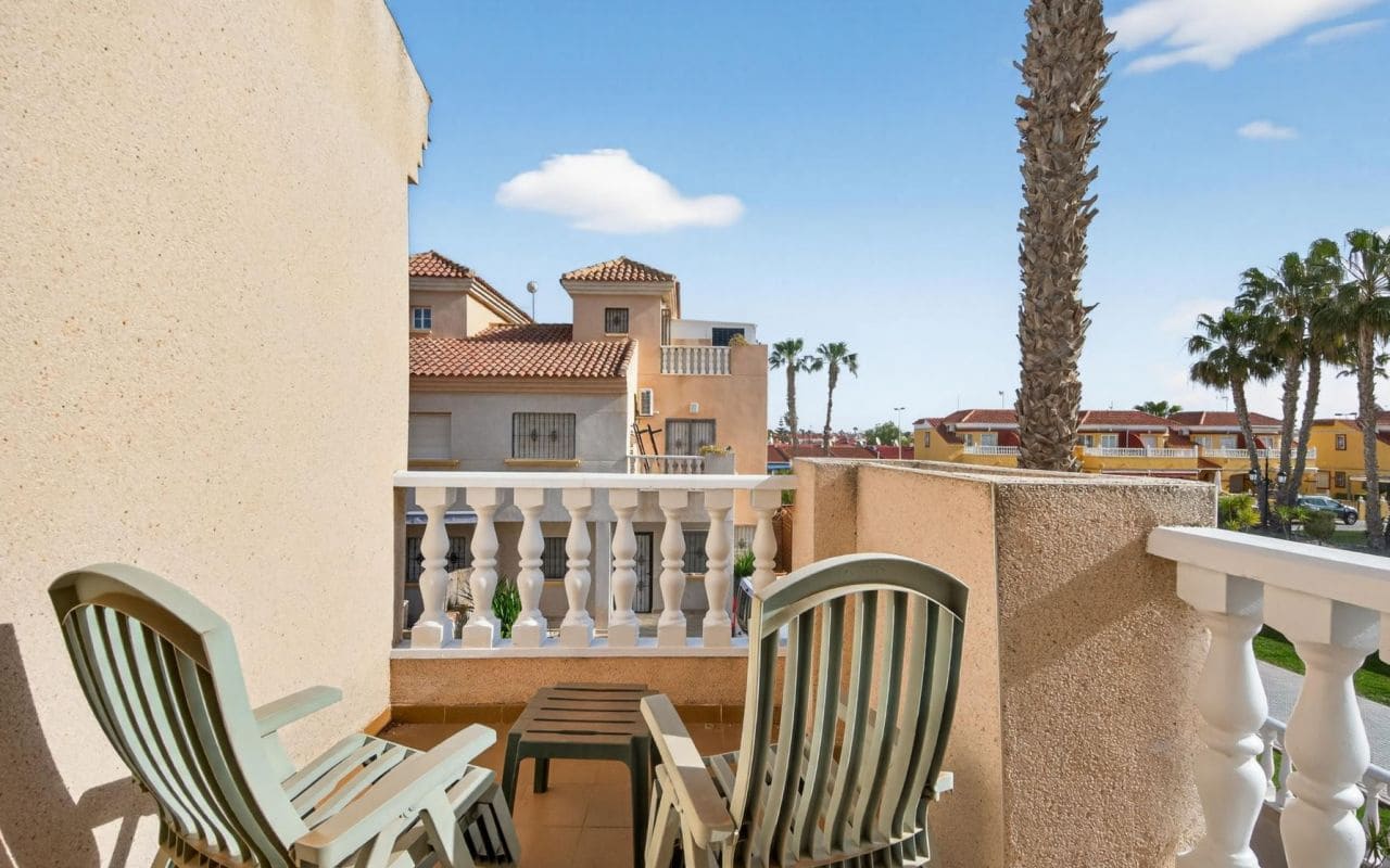 2 soverom Rekkehus til salgs i Torrevieja med svømmebasseng - € 183 000 (Ref: 9760101)