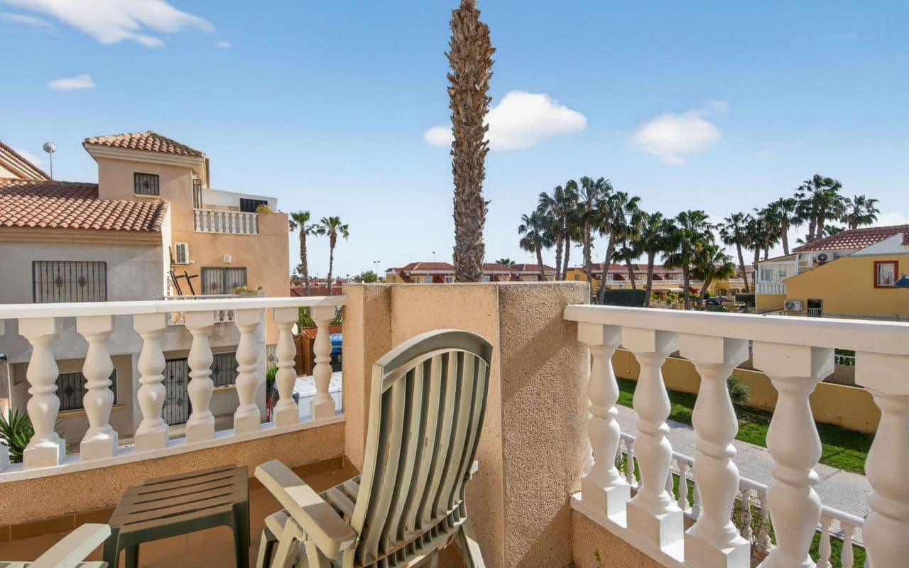 2 soverom Rekkehus til salgs i Torrevieja med svømmebasseng - € 183 000 (Ref: 9760101)