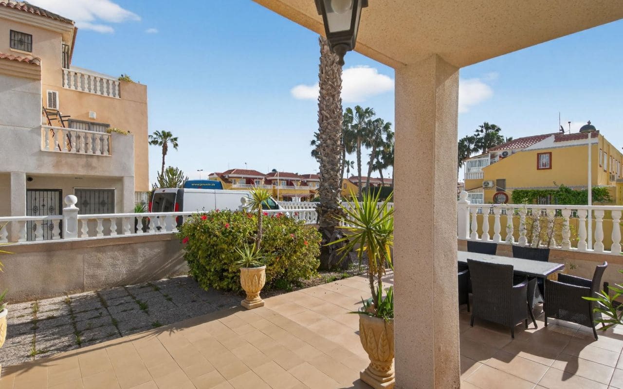 2 soverom Rekkehus til salgs i Torrevieja med svømmebasseng - € 183 000 (Ref: 9760101)