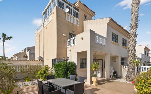 2 soveværelse Rækkehus til salg i Torrevieja med swimmingpool - € 183.000 (Ref: 9760101)