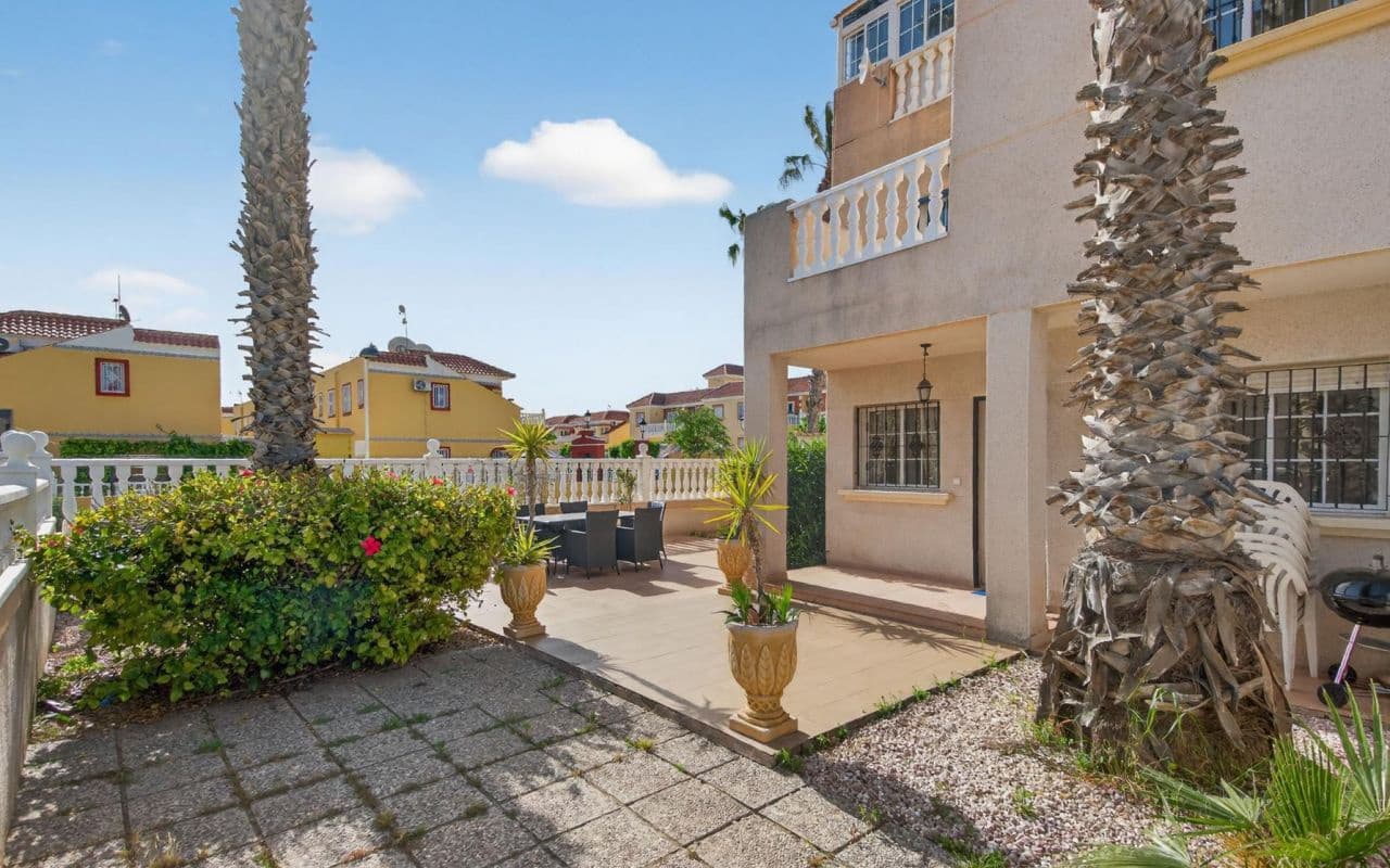 2 soverom Rekkehus til salgs i Torrevieja med svømmebasseng - € 183 000 (Ref: 9760101)