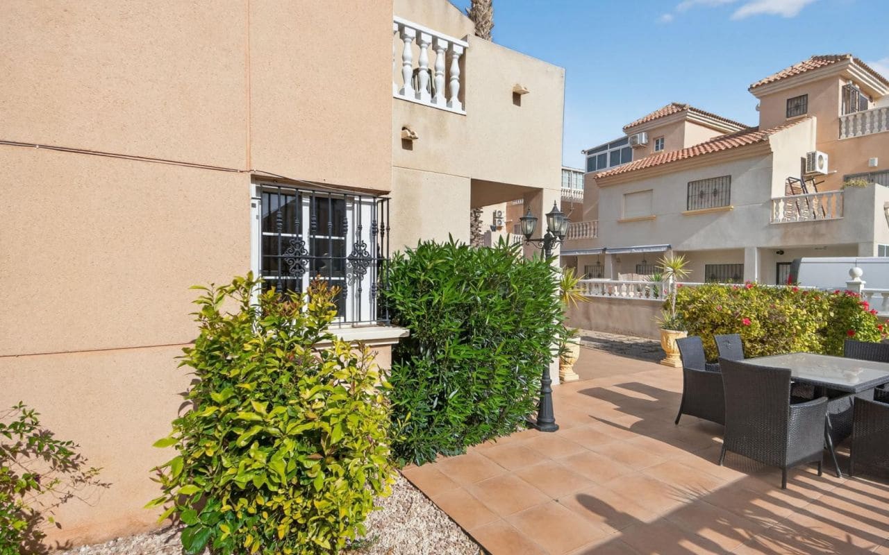 2 soverom Rekkehus til salgs i Torrevieja med svømmebasseng - € 183 000 (Ref: 9760101)