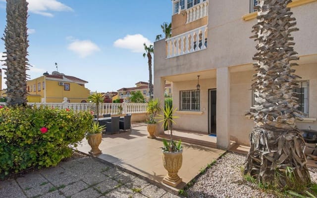 2 soveværelse Rækkehus til salg i Torrevieja med swimmingpool - € 183.000 (Ref: 9760101)