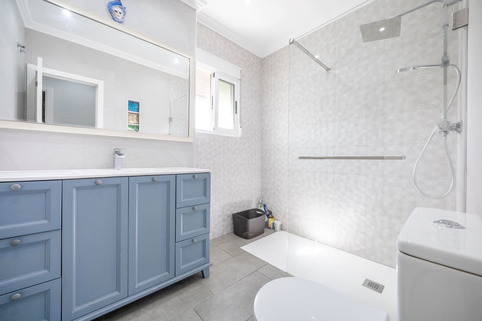 4 soveværelse Byhus til salg i Guardamar del Segura med swimmingpool garage - € 395.000 (Ref: 9777113)