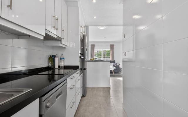 3 slaapkamer Huis te koop in Punta Prima, Torrevieja met zwembad - € 349.000 (Ref: 9777114)