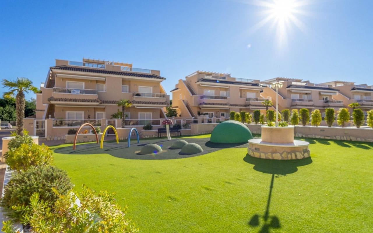 3 bedroom Townhouse for sale in Punta Prima with pool - € 349,000 (Ref: 9777114)