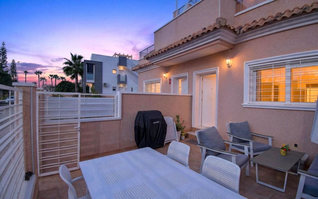 3 bedroom Townhouse for sale in Punta Prima with pool - € 349,000 (Ref: 9777114)