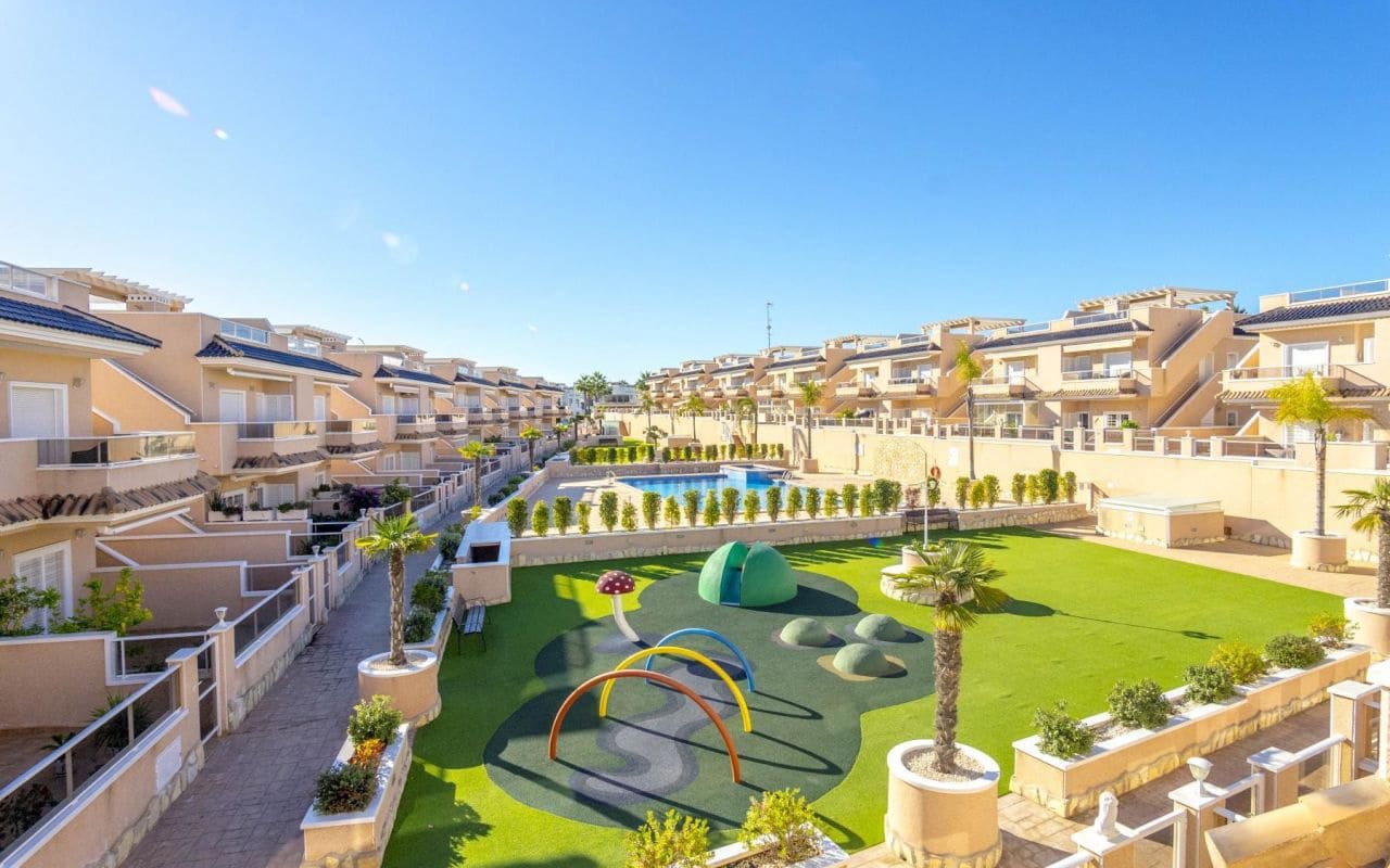 3 bedroom Townhouse for sale in Punta Prima with pool - € 349,000 (Ref: 9777114)