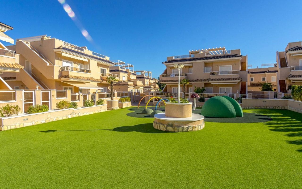 3 bedroom Townhouse for sale in Punta Prima with pool - € 349,000 (Ref: 9777114)