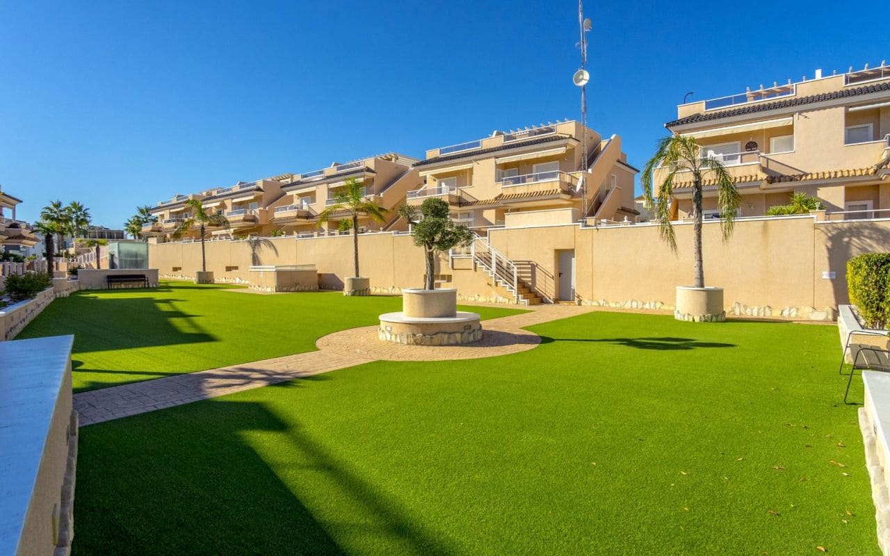 3 bedroom Townhouse for sale in Punta Prima with pool - € 349,000 (Ref: 9777114)