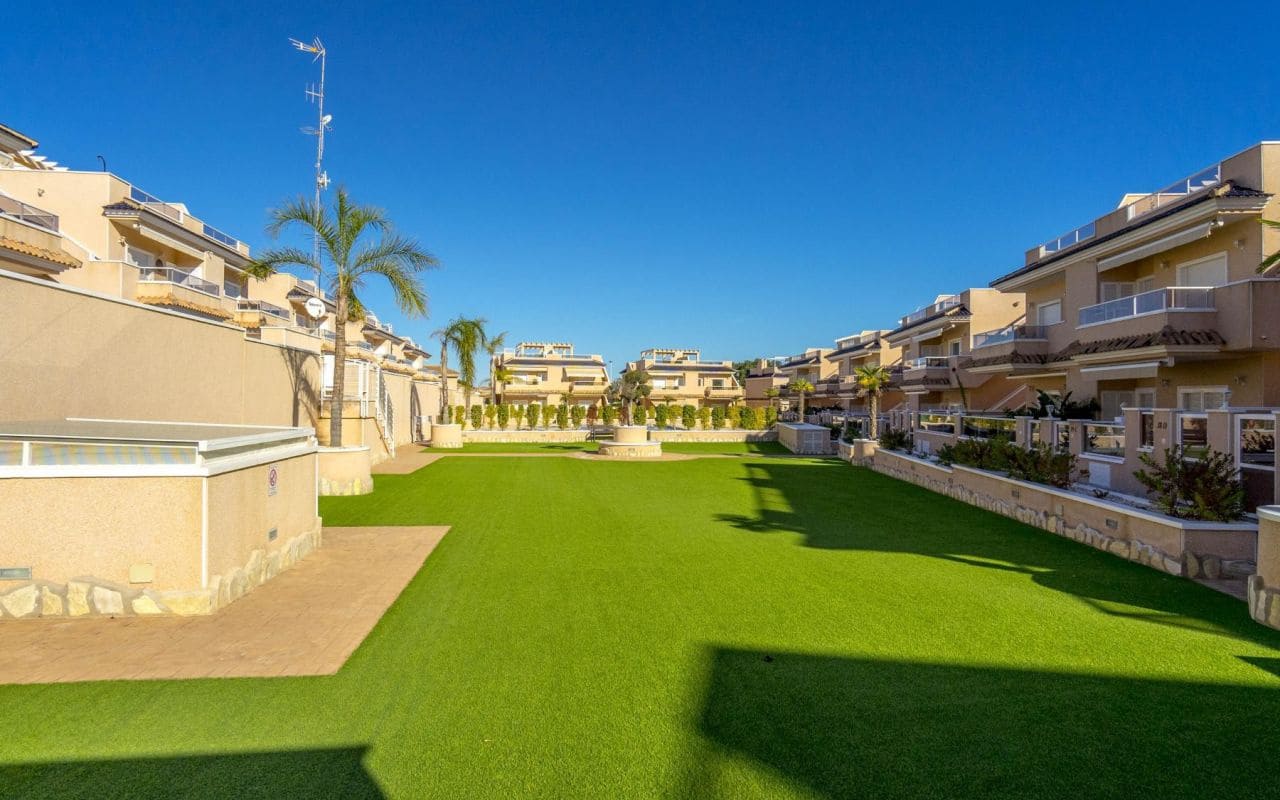 3 bedroom Townhouse for sale in Punta Prima with pool - € 349,000 (Ref: 9777114)